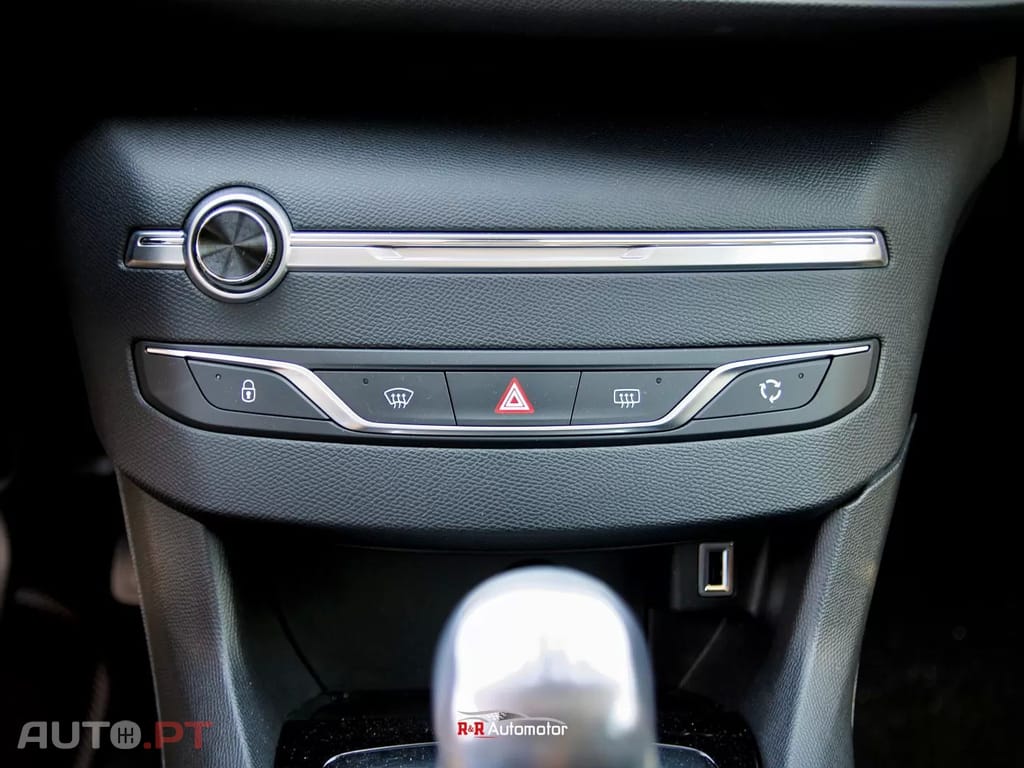 Peugeot 308 1.2 PureTech Business Line