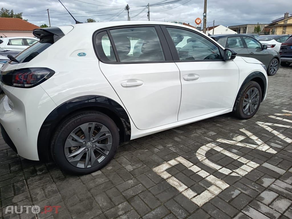 Peugeot E-208 50 kWh Active Pack