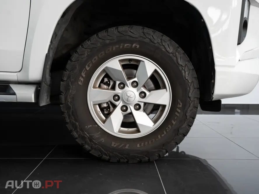 Mitsubishi L200 2.3 DI-D CD Invite 4WD