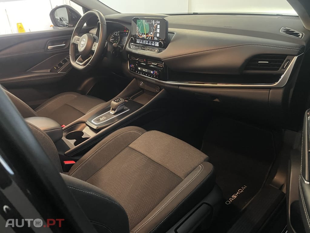 Nissan Qashqai 1.3 DIG-T N-Connecta LED Xtronic