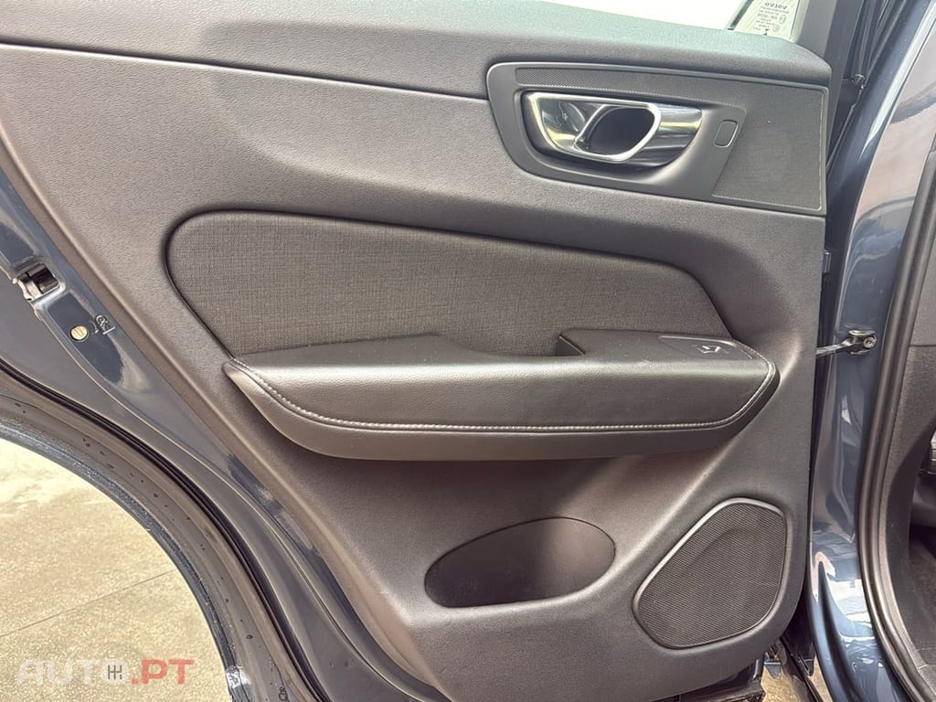 Volvo XC60 2.0 T8 PHEV Momentum Plus AWD