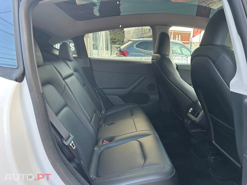 Tesla Model Y Standard RWD