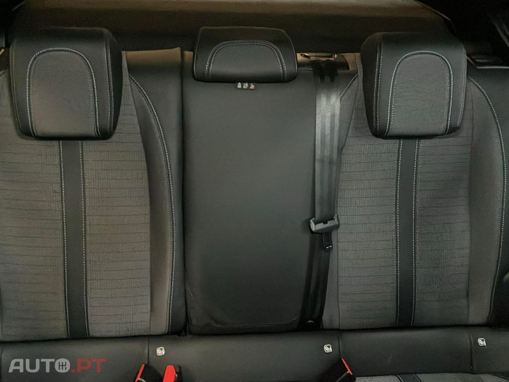 Peugeot E-2008 50 kWh Allure