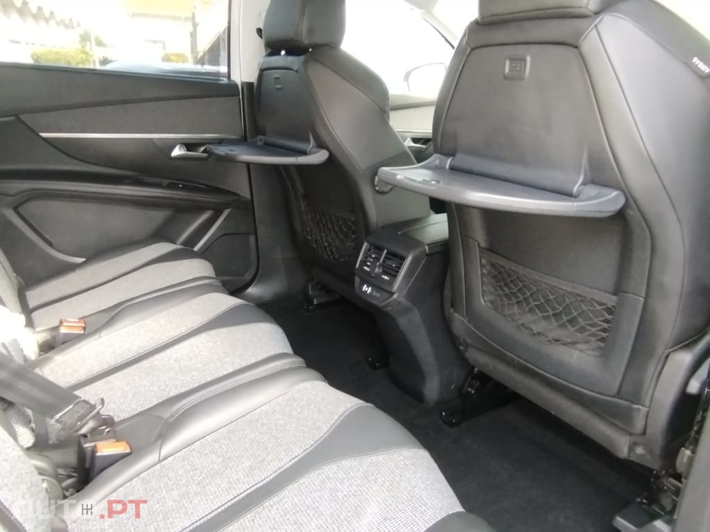 Peugeot 5008 1.2 PureTech Allure J18