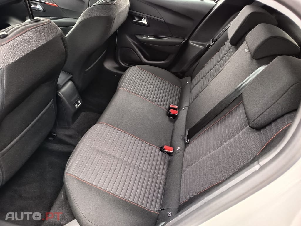 Peugeot E-208 50 kWh Style