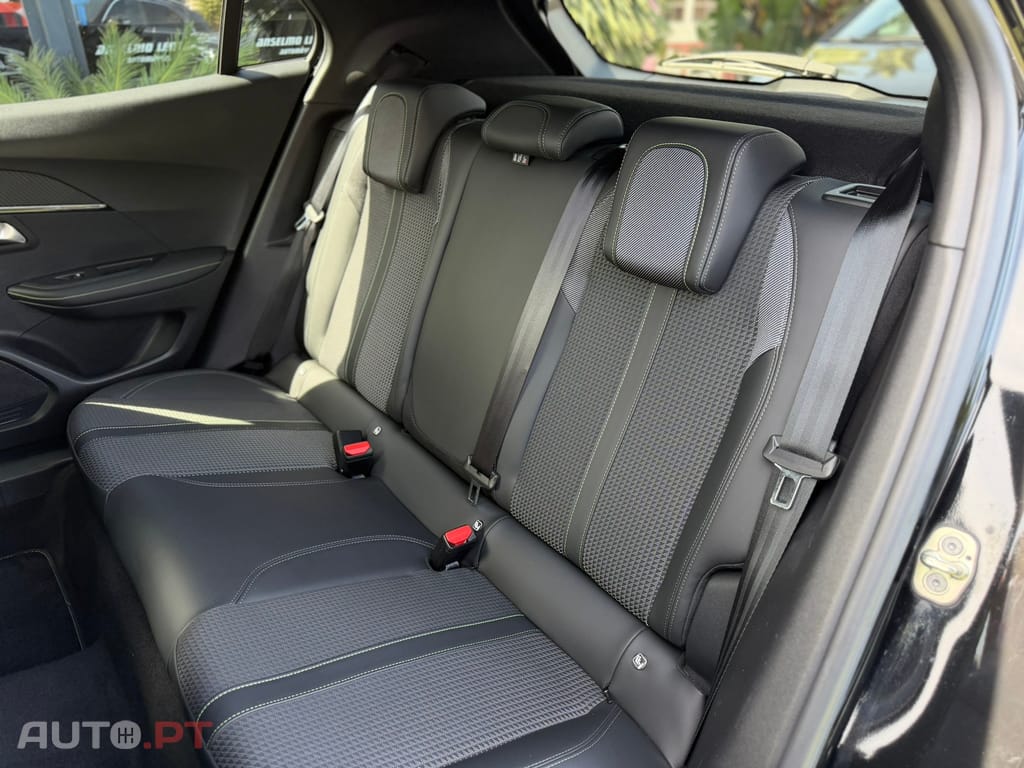 Peugeot E-2008 50 kWh GT