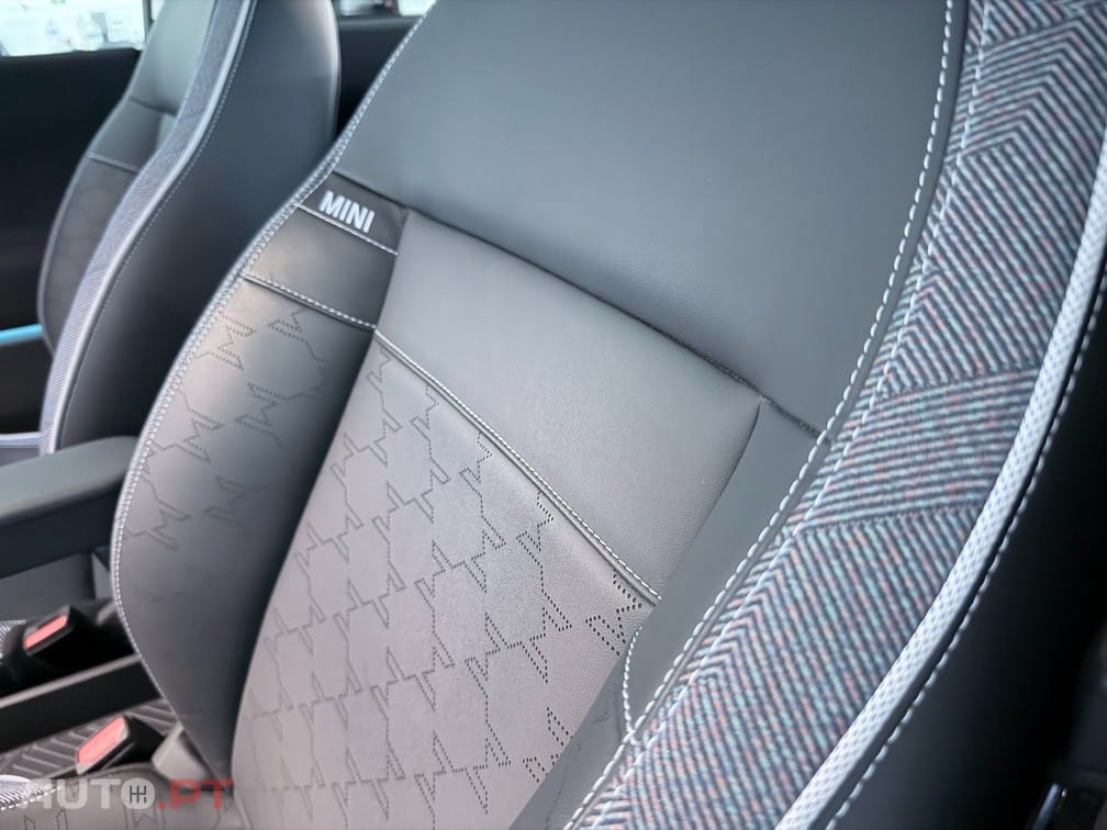 MINI Cooper Cooper E Favoured L