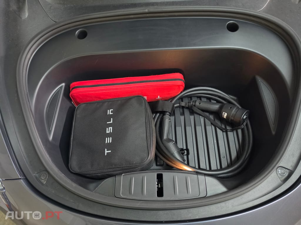 Tesla Model 3 SR Plus