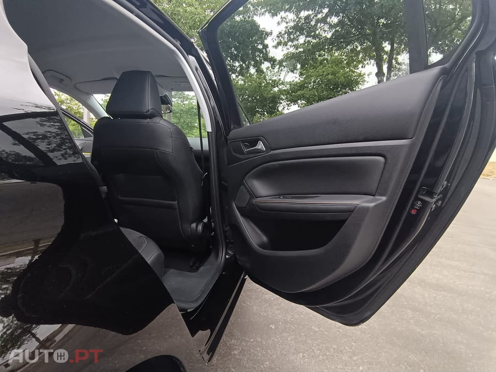 Peugeot 308 1.2 PureTech S&S Road Trip EAT8