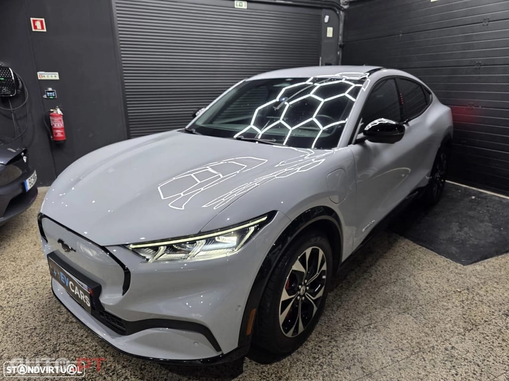 Ford Mustang Mach-E AWD PREMIUM