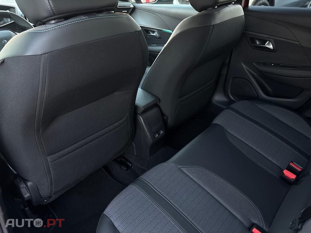 Peugeot E-208 50 kWh Allure Pack