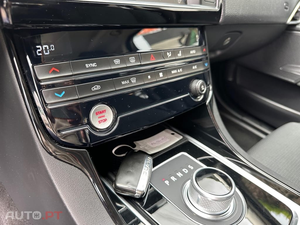 Jaguar XE 2.0 D Prestige Aut.