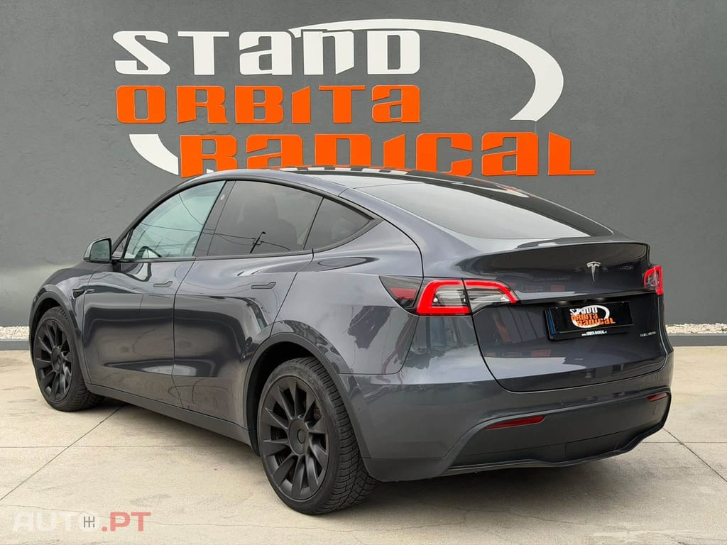 Tesla Model Y Long-Range RWD