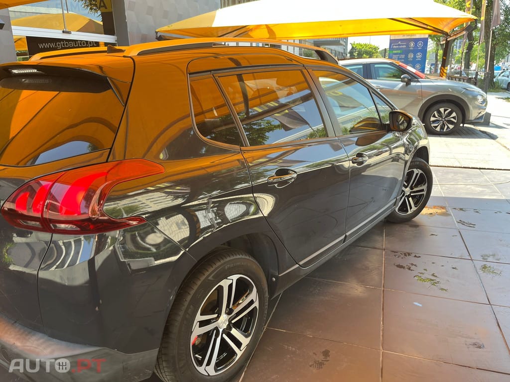 Peugeot 2008 1.2 e-VTi Style