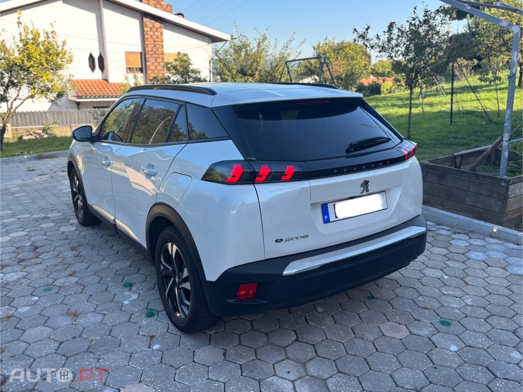 Peugeot E-2008 50 kWh Allure Pack