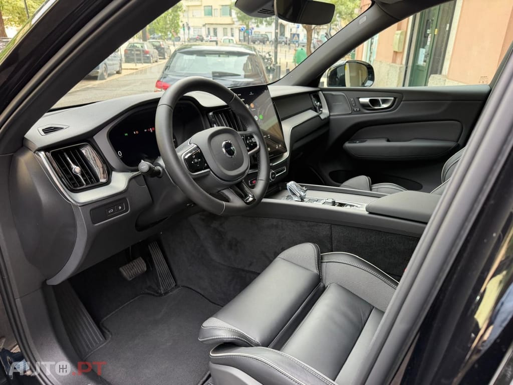 Volvo XC60 T6 AWD Recharge Plus Black Edition