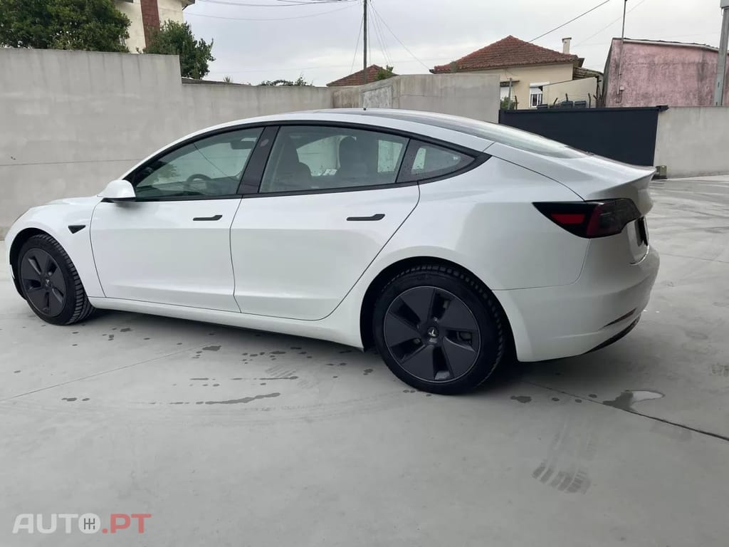 Tesla Model 3 RWD