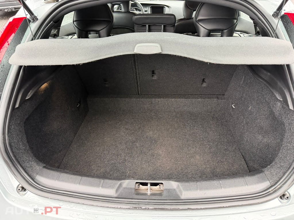 Volvo V40 2.0 D2 R-Design