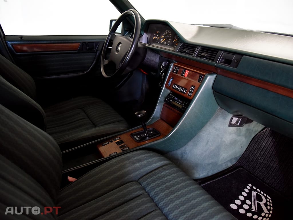 Mercedes-Benz E 300 D Turbo