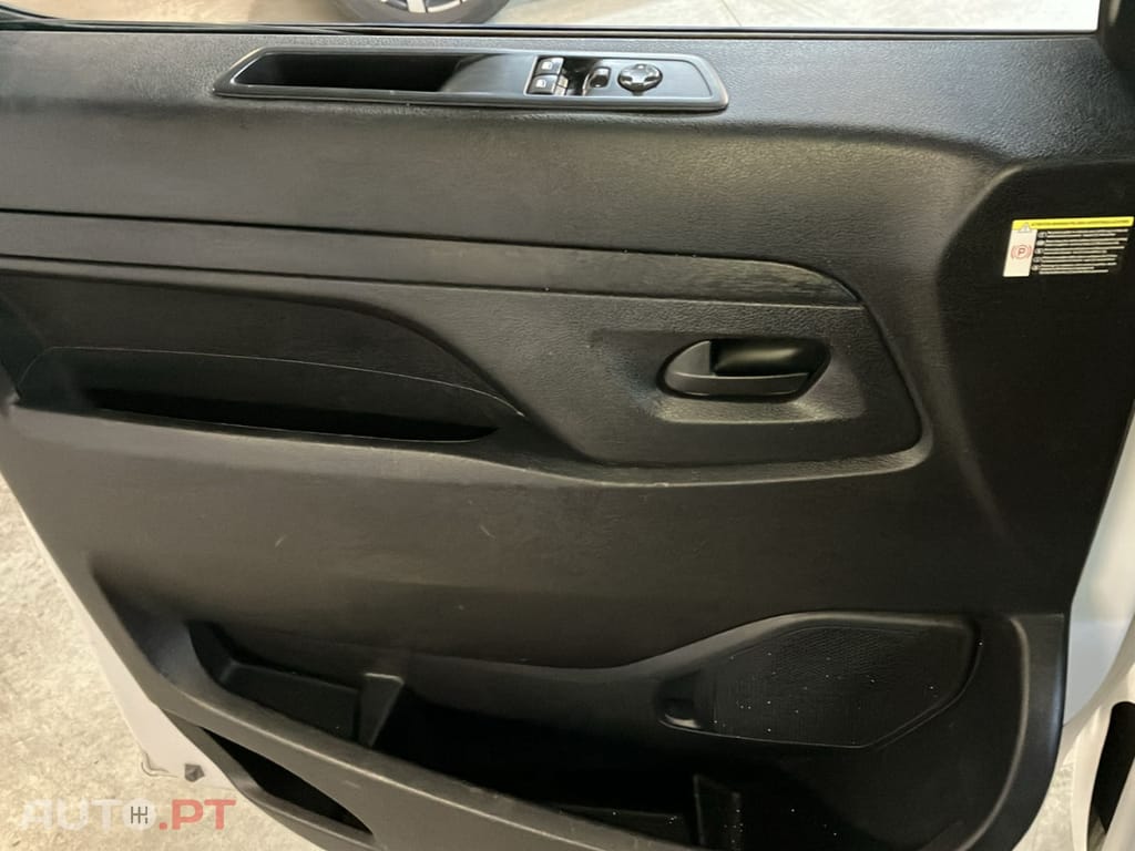 Peugeot Expert 75 kWh Standard