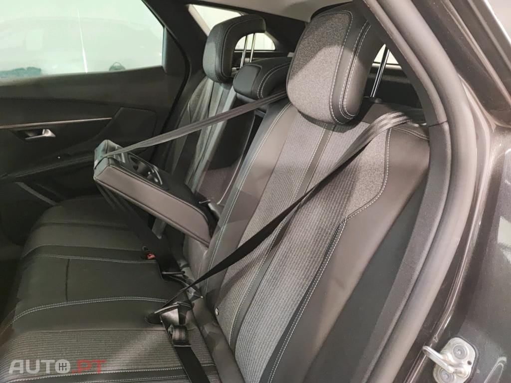 Peugeot 3008 1.6 Hybrid Allure e-EAT8