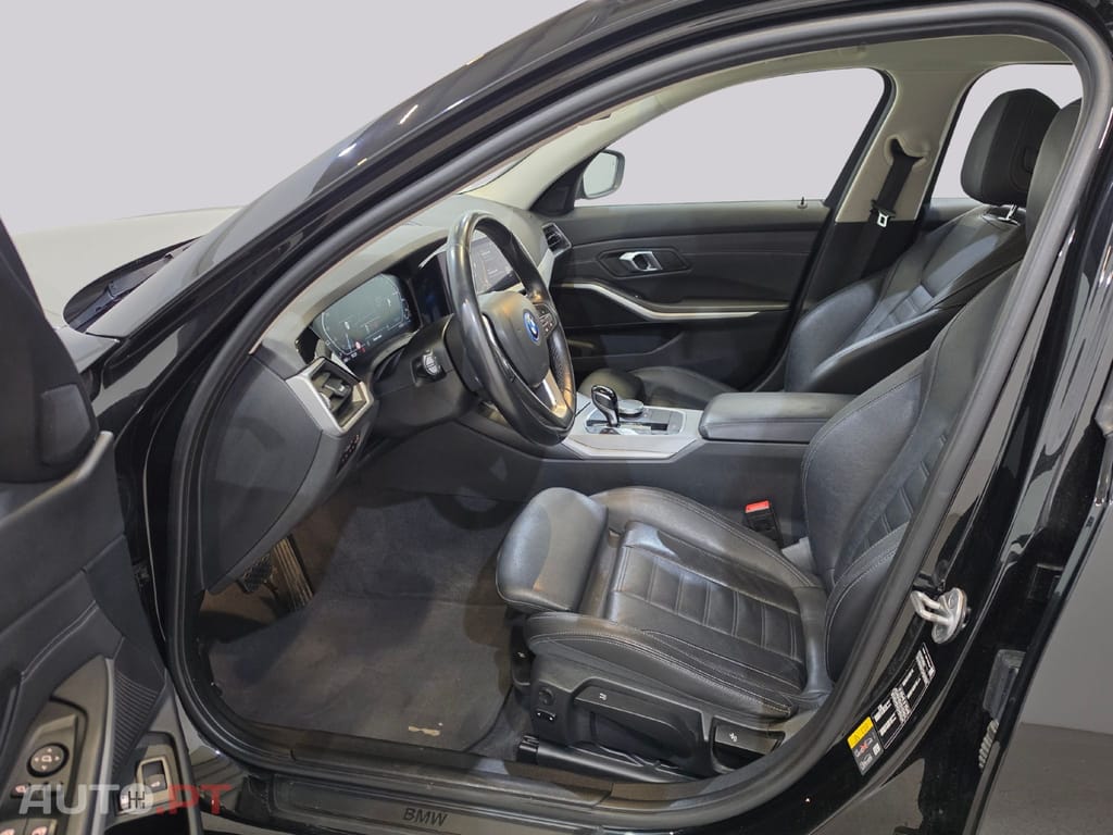 BMW 320 Plug-In Hybrid I.V.A DEDUTIVEL 