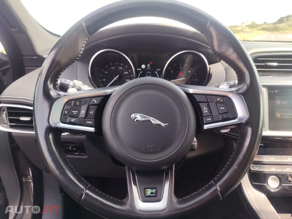 Jaguar F-Pace 2.0 iD 4 R Sport