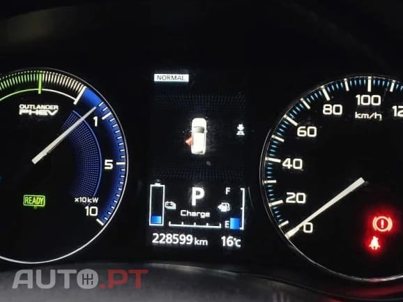 Mitsubishi Outlander 2.4L PHEV TWIN MOTOR 4WD INVITE