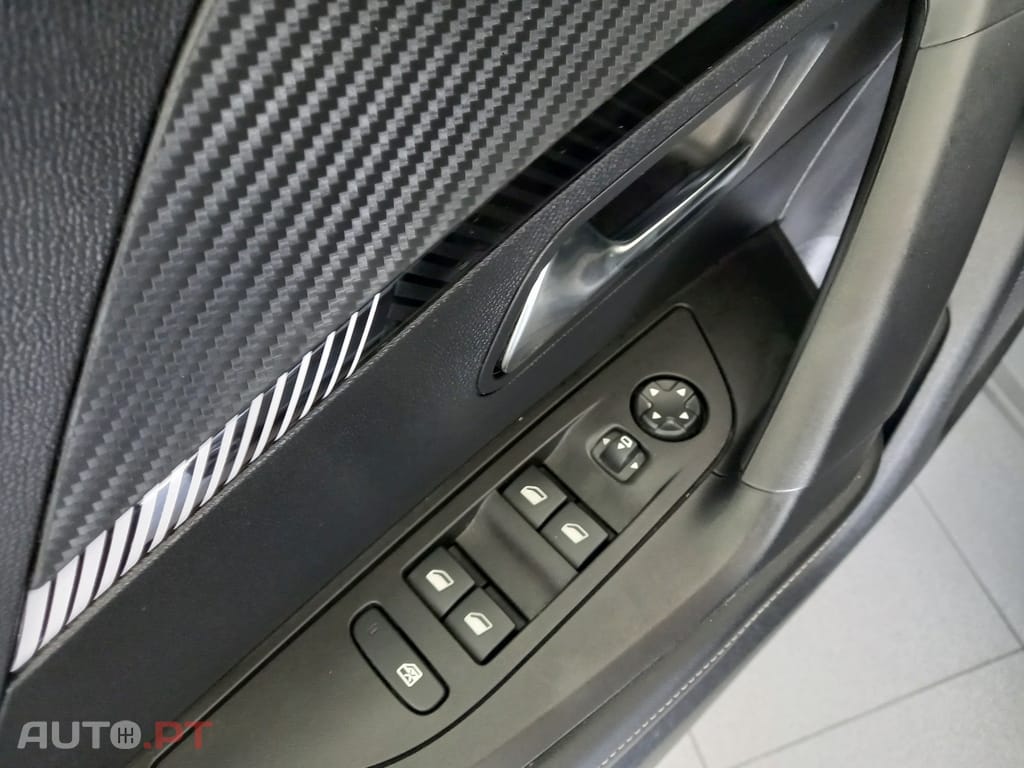 Peugeot 2008 1.2 PureTech Allure