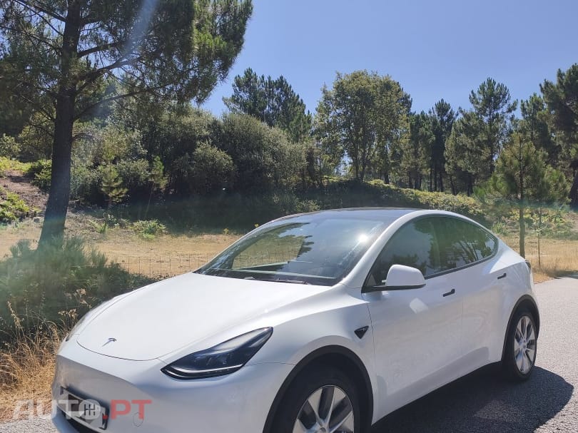 Tesla Model Y SR RWD — fotografia 3