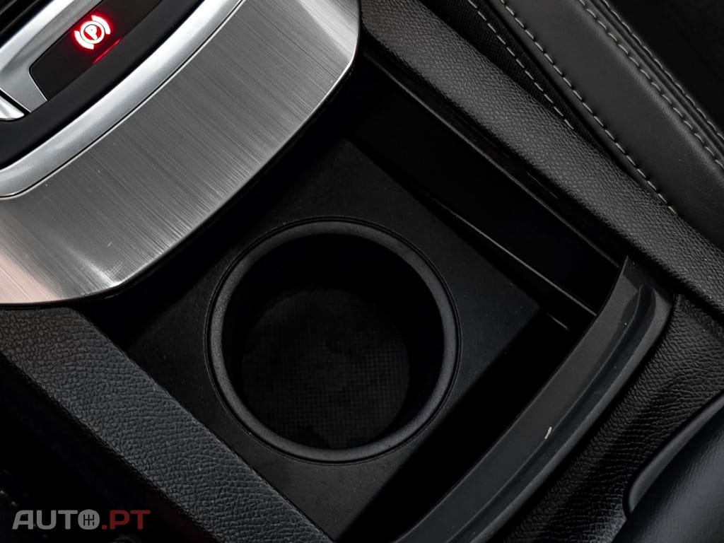 Peugeot 308 1.2 PureTech Allure Faróis Full LED