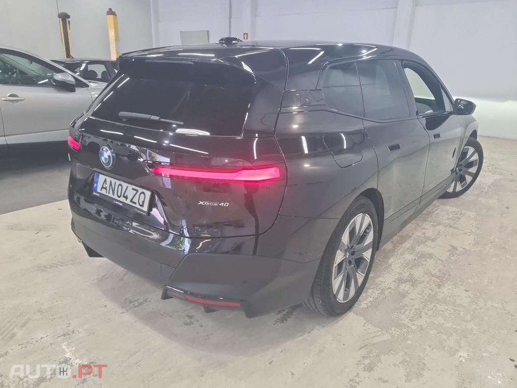 BMW iX xDrive 40