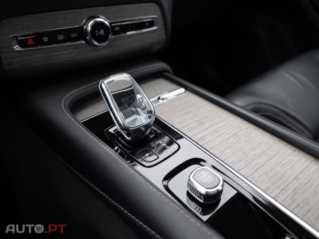 Volvo XC90 T8 Plus  I.V.A DEDUTIVEL