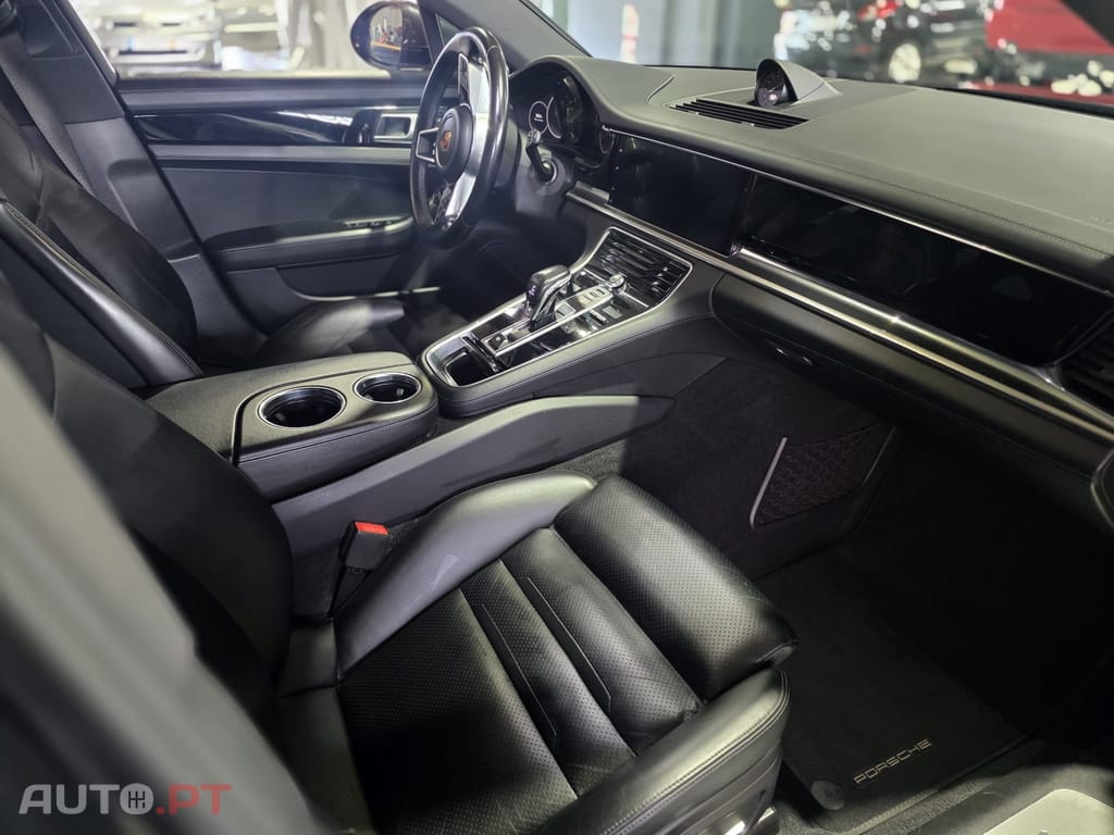 Porsche Panamera 4 E-Hybrid Executive