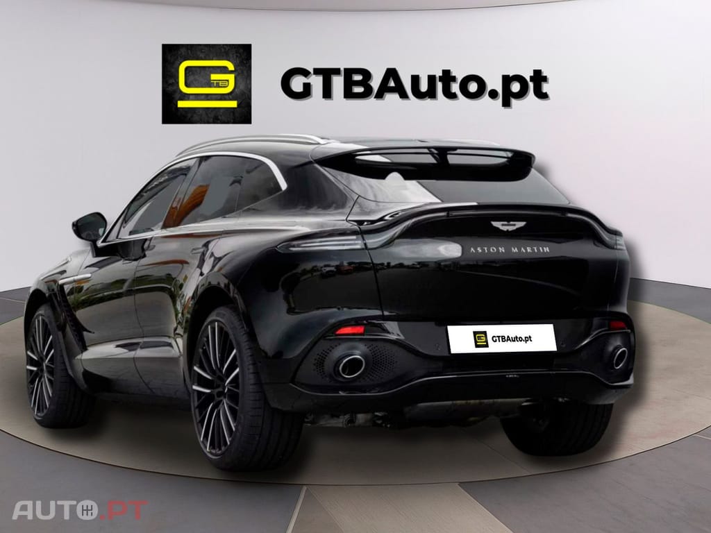 Aston Martin DBX V8