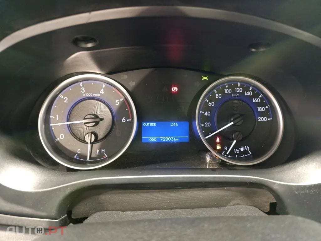Toyota Hilux 2.4 D-4D 2WD CE