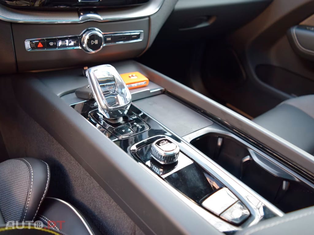 Volvo XC60 I.V.A DEDUTIVEL T8Plus Black Edition