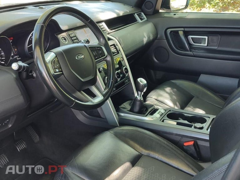 Land Rover Discovery Sport 2.0 eD4 HSE Luxury — fotografia 29