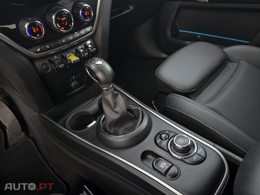 MINI Countryman Cooper SE Premium Essential Auto