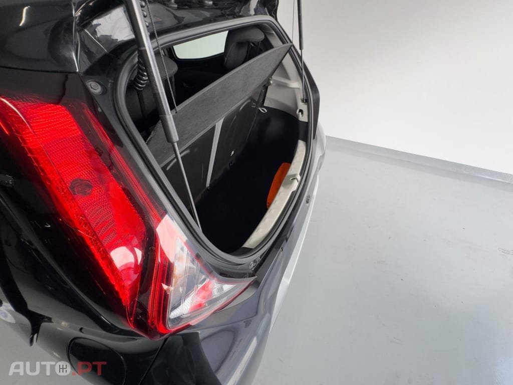 Toyota Aygo 1.0 X-Play Plus