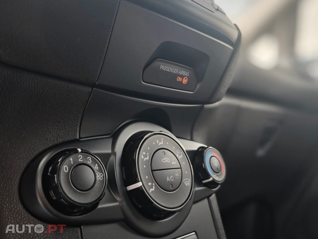 Ford Fiesta 1.0 EcoBoost S&S TITANIUM