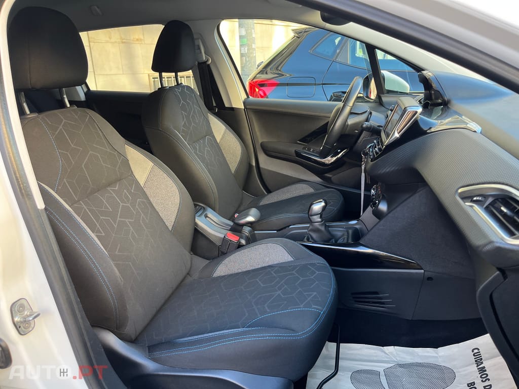 Peugeot 2008 1.5 BlueHDi Signature