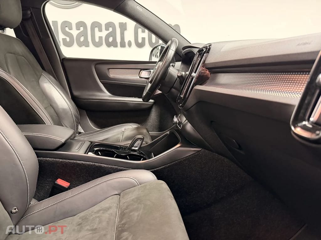 Volvo XC 40 P8 AWD Recharge RDesign — fotografia 14