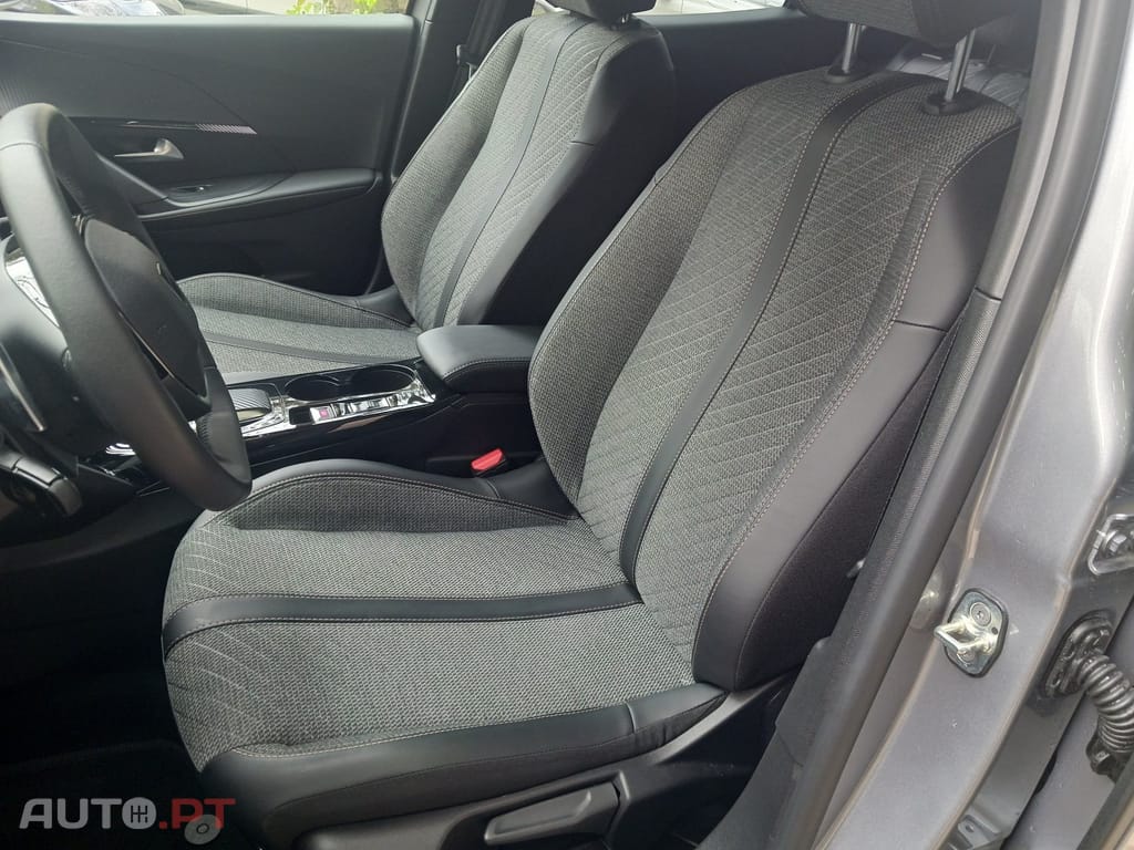 Peugeot 2008 1.2 PureTech Allure EAT8