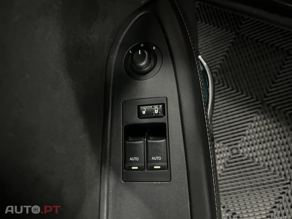 Dodge Challenger 6.1 SRT8