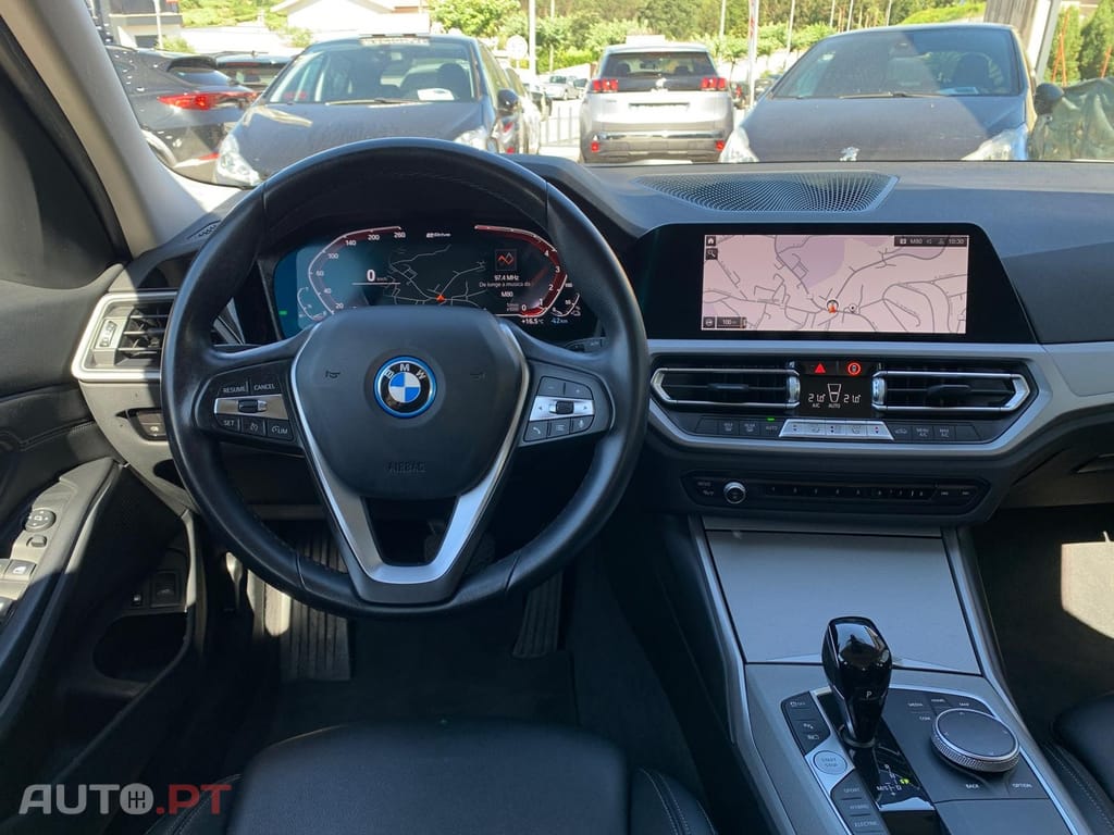 BMW 330 e Touring Line Luxury Auto