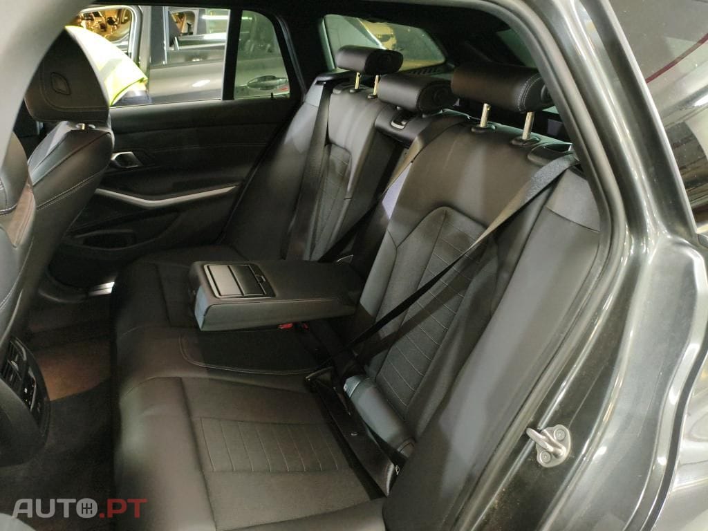 BMW 320 e Pack Essence Auto