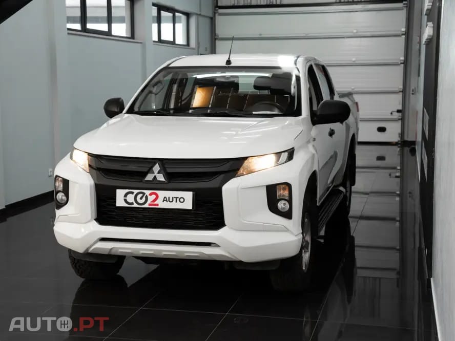 Mitsubishi L200 2.3 DI-D CD Invite 4WD