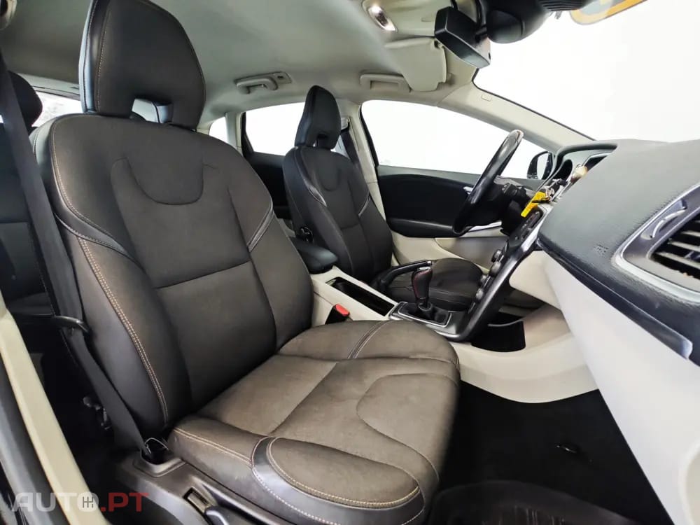 Volvo V40 Cross Country 1.6 D2 Momentum