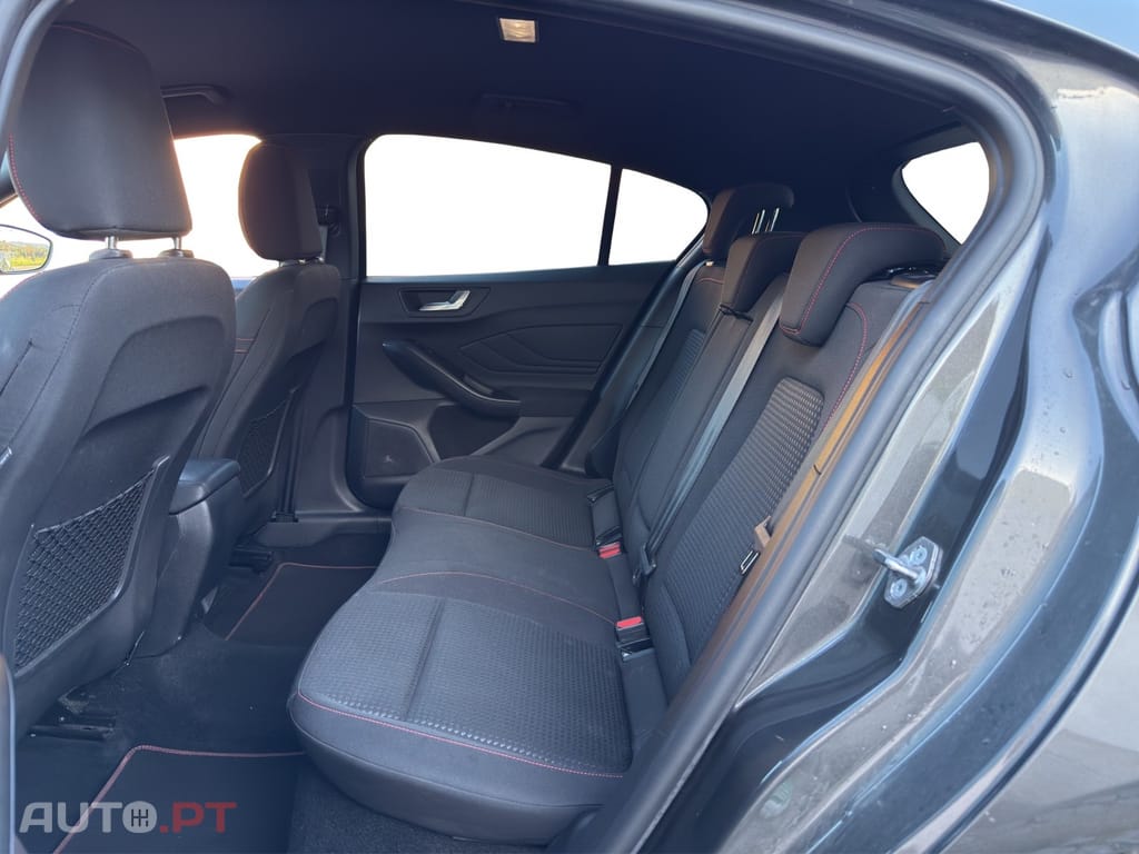 Ford Focus 1.0 EcoBoost Hybrid ST-LINE